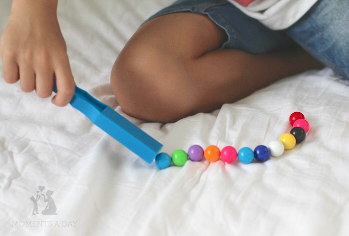 Activités magnétiques que les enfants peuvent explorer en adoptant une attitude positive